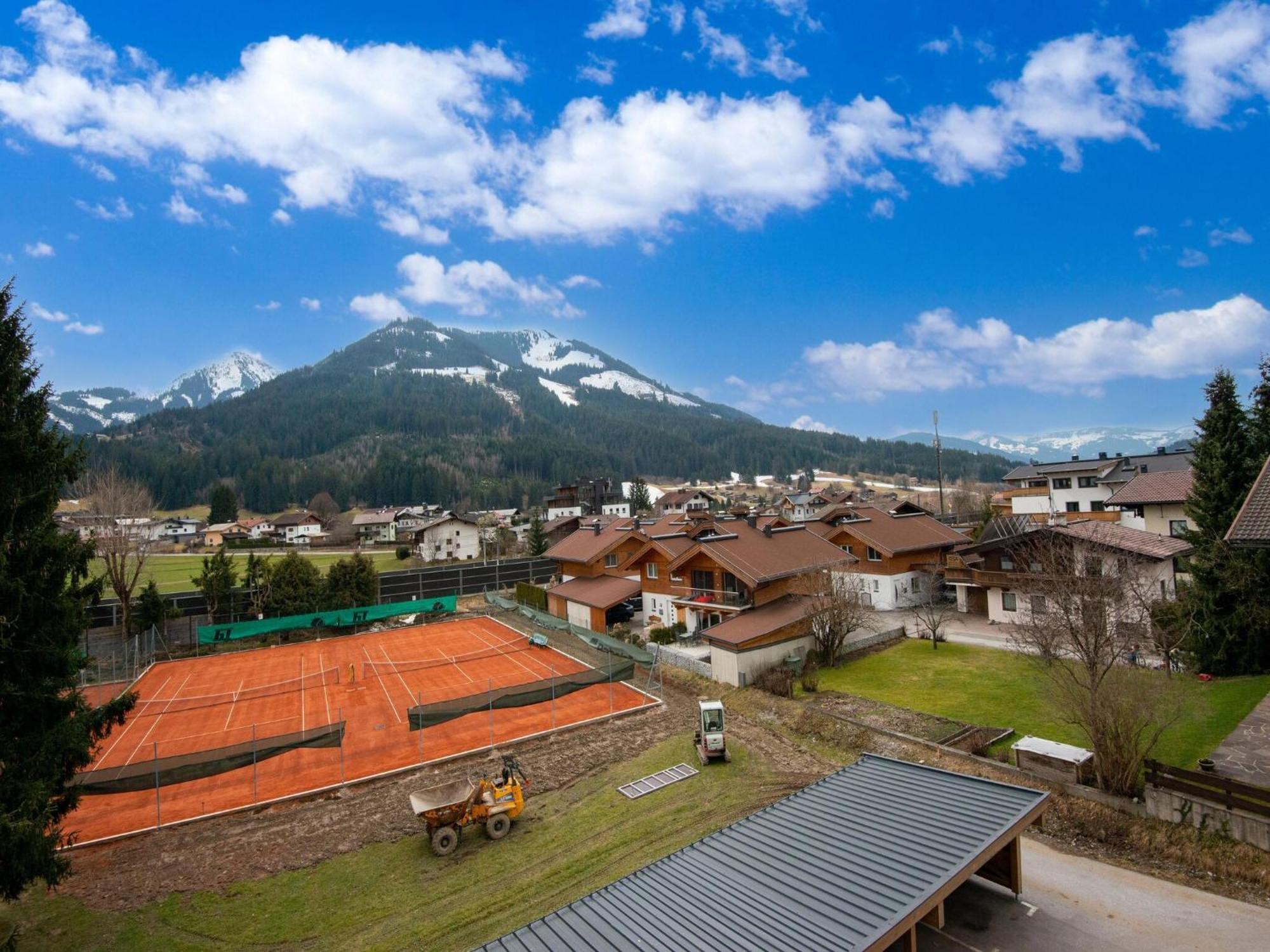 Apartmán Luxury Penthouse With Balcony Ski Storage Carport Lift Brixen im Thale Exteriér fotografie