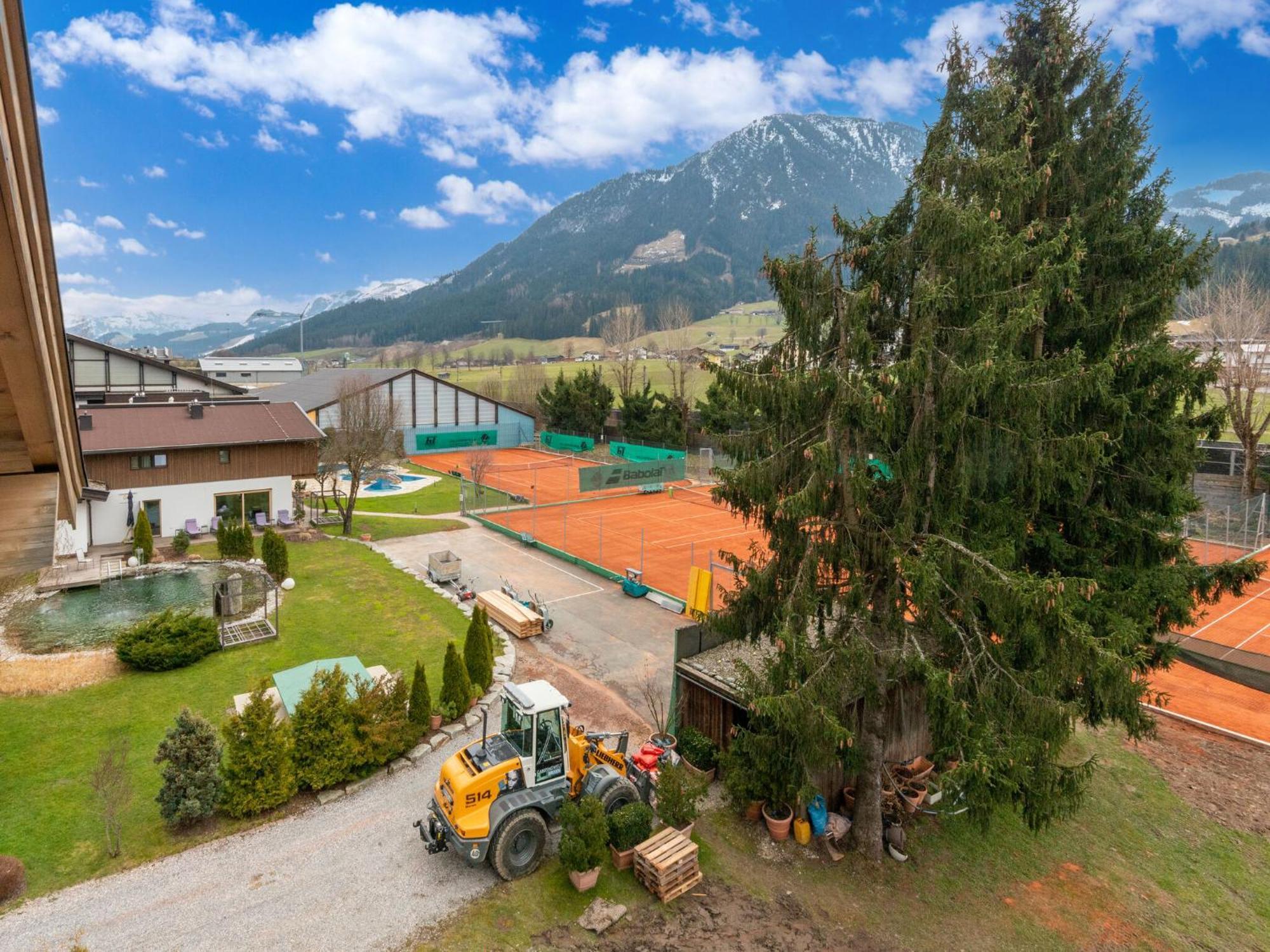 Apartmán Luxury Penthouse With Balcony Ski Storage Carport Lift Brixen im Thale Exteriér fotografie